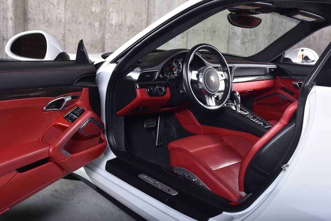 2015 Porsche 911 Turbo S — photo 25