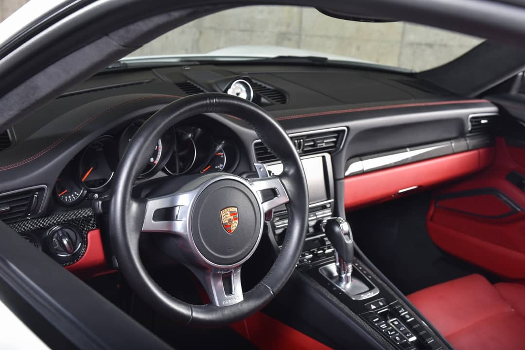 2015 Porsche 911 Turbo S — photo 26
