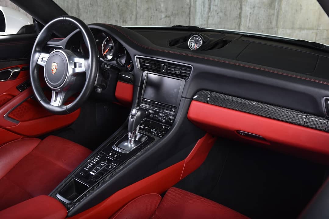 2015 Porsche 911 Turbo S — photo 31