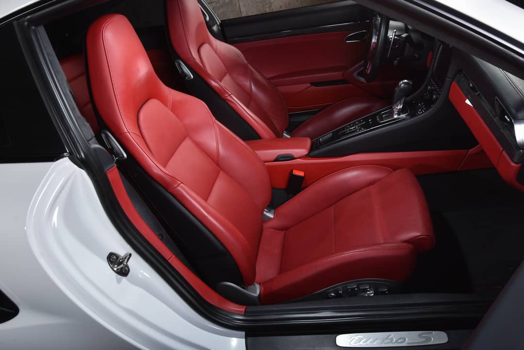 2015 Porsche 911 Turbo S — photo 32