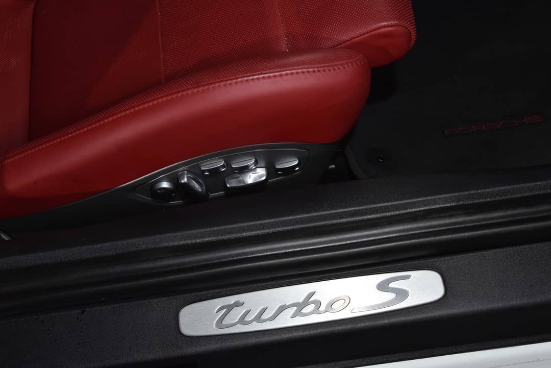 2015 Porsche 911 Turbo S — photo 34