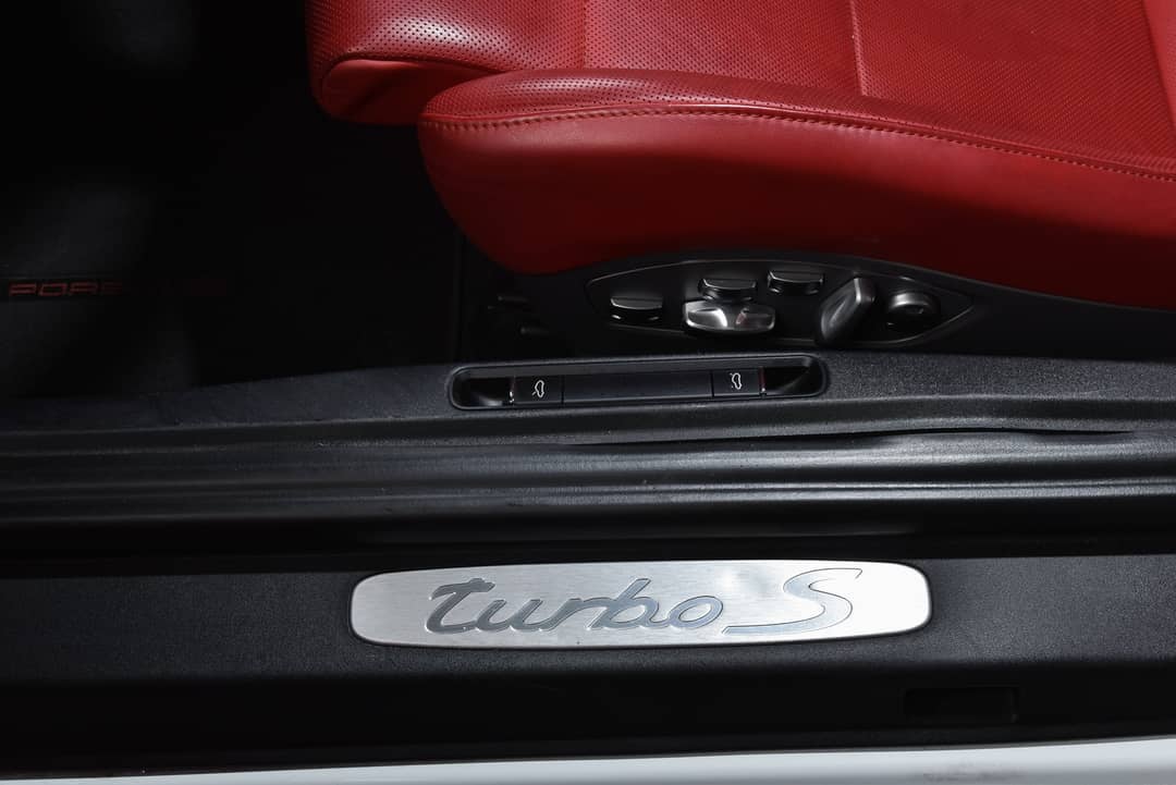 2015 Porsche 911 Turbo S — photo 38