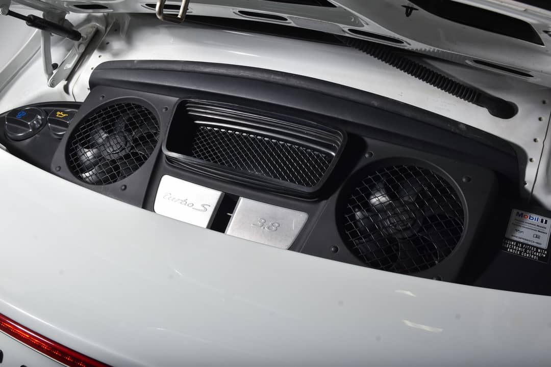 2015 Porsche 911 Turbo S — photo 40