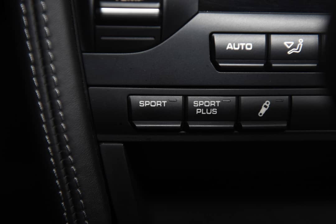 2011 Porsche 911 Turbo S — photo 24