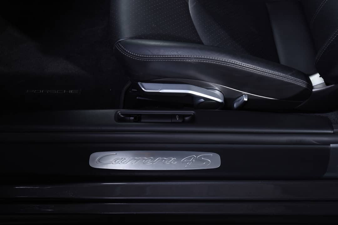 2010 Porsche 911 Carrera 4S — photo 23