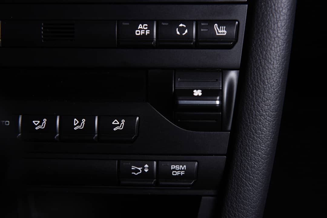 2010 Porsche 911 Carrera 4S — photo 30