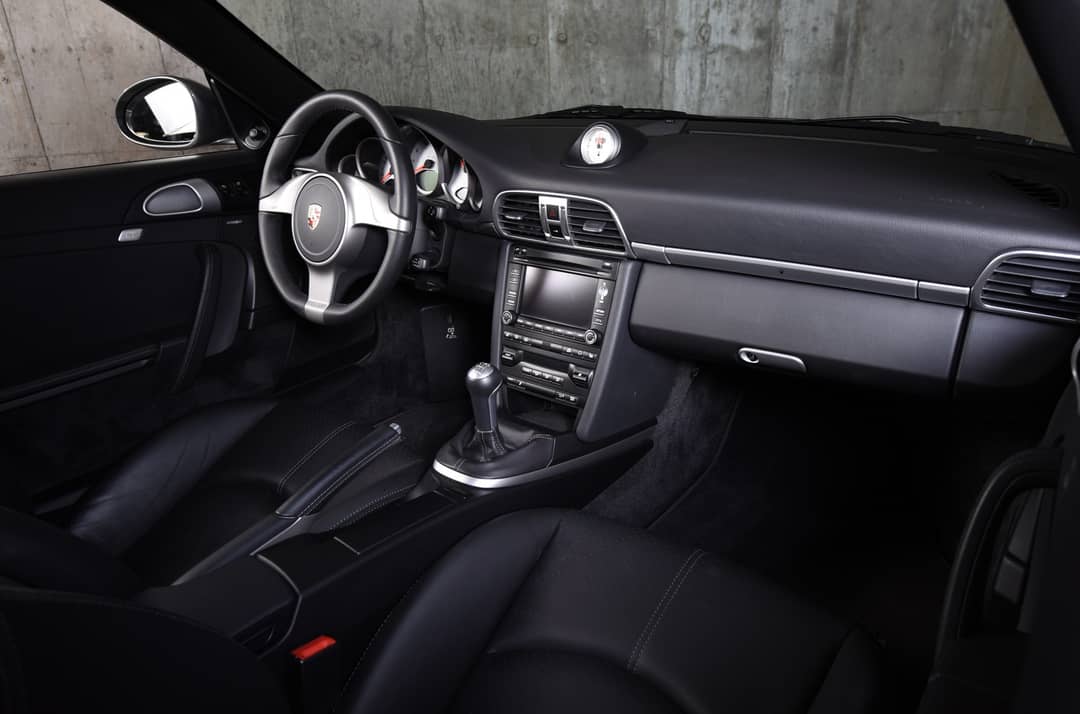 2010 Porsche 911 Carrera 4S — photo 32