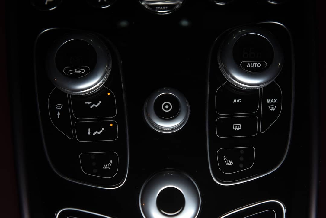 2014 Aston Martin Vanquish — photo 29