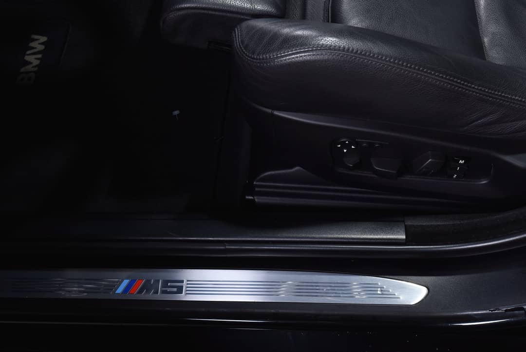 2008 BMW M5 — photo 28