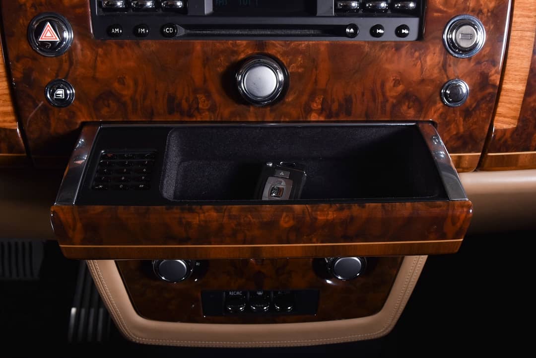 2004 Rolls-Royce Phantom — photo 36