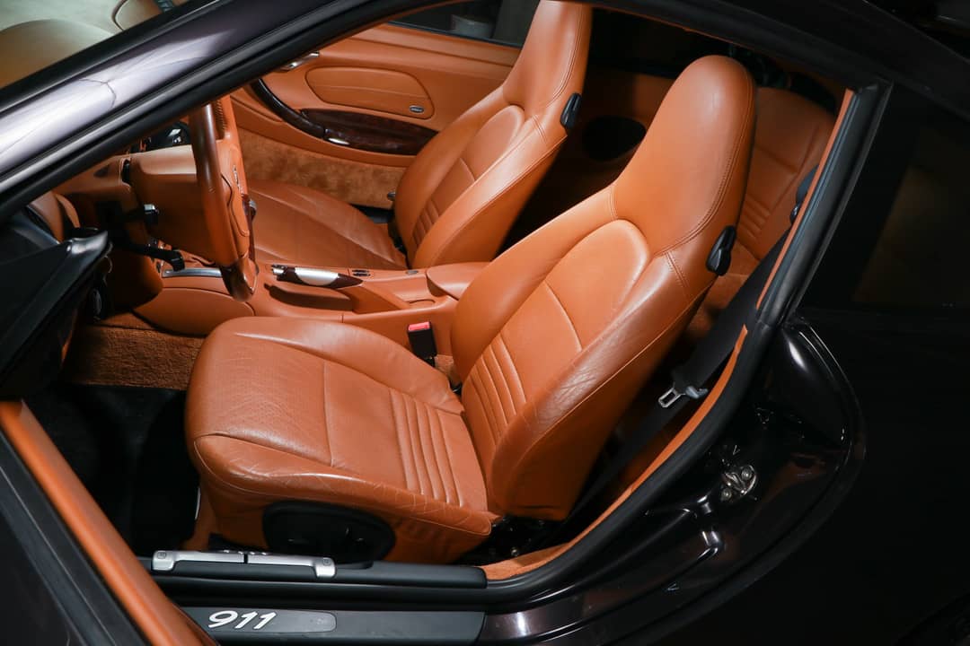 2000 Porsche 911 Carrera 4 Millennium — photo 19