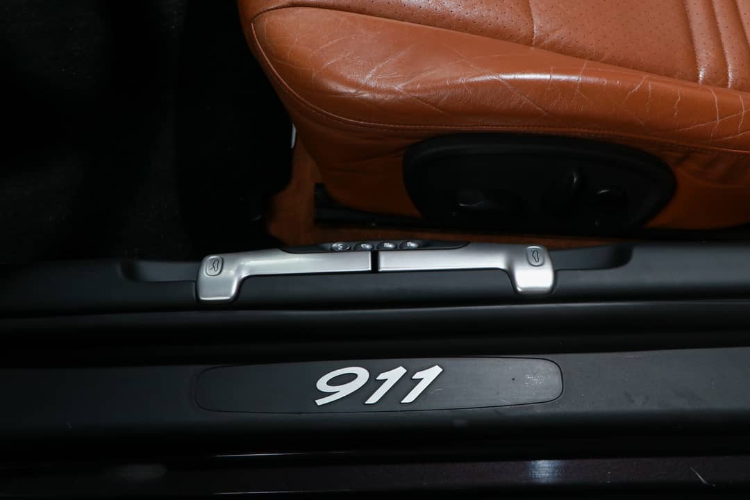2000 Porsche 911 Carrera 4 Millennium — photo 20