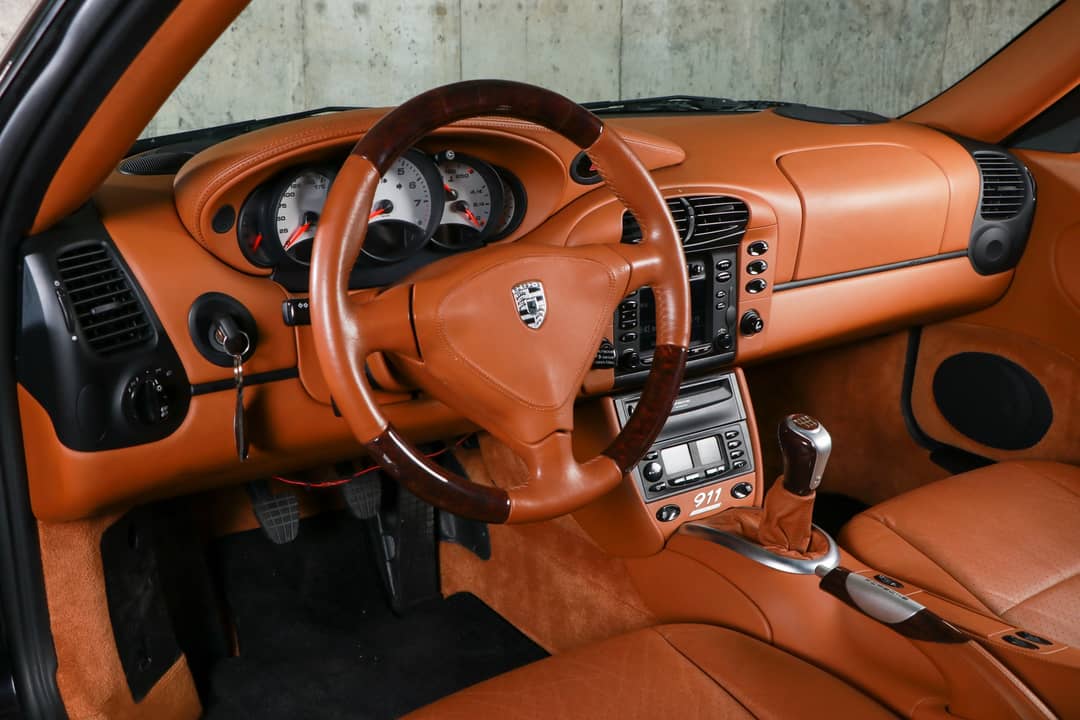 2000 Porsche 911 Carrera 4 Millennium — photo 21