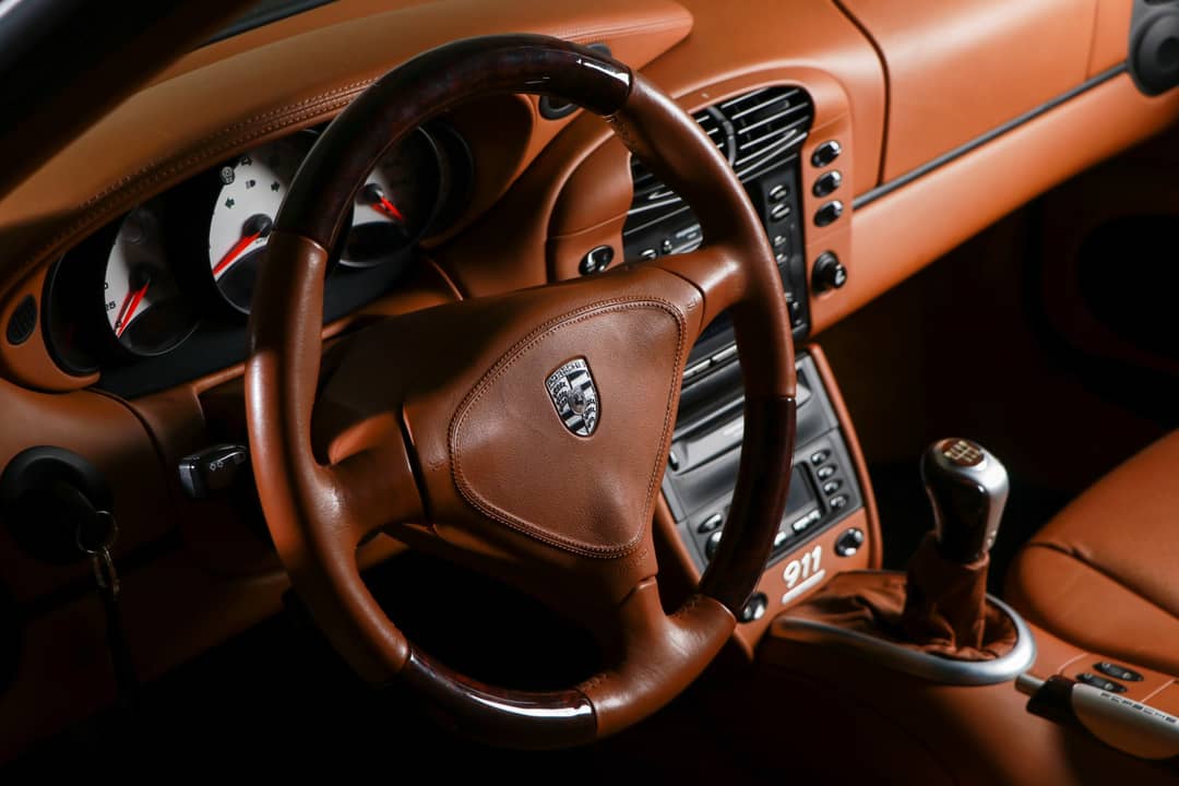 2000 Porsche 911 Carrera 4 Millennium — photo 22