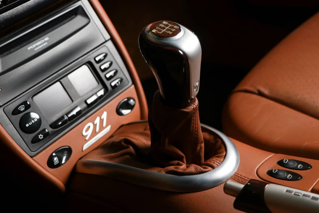 2000 Porsche 911 Carrera 4 Millennium — photo 23