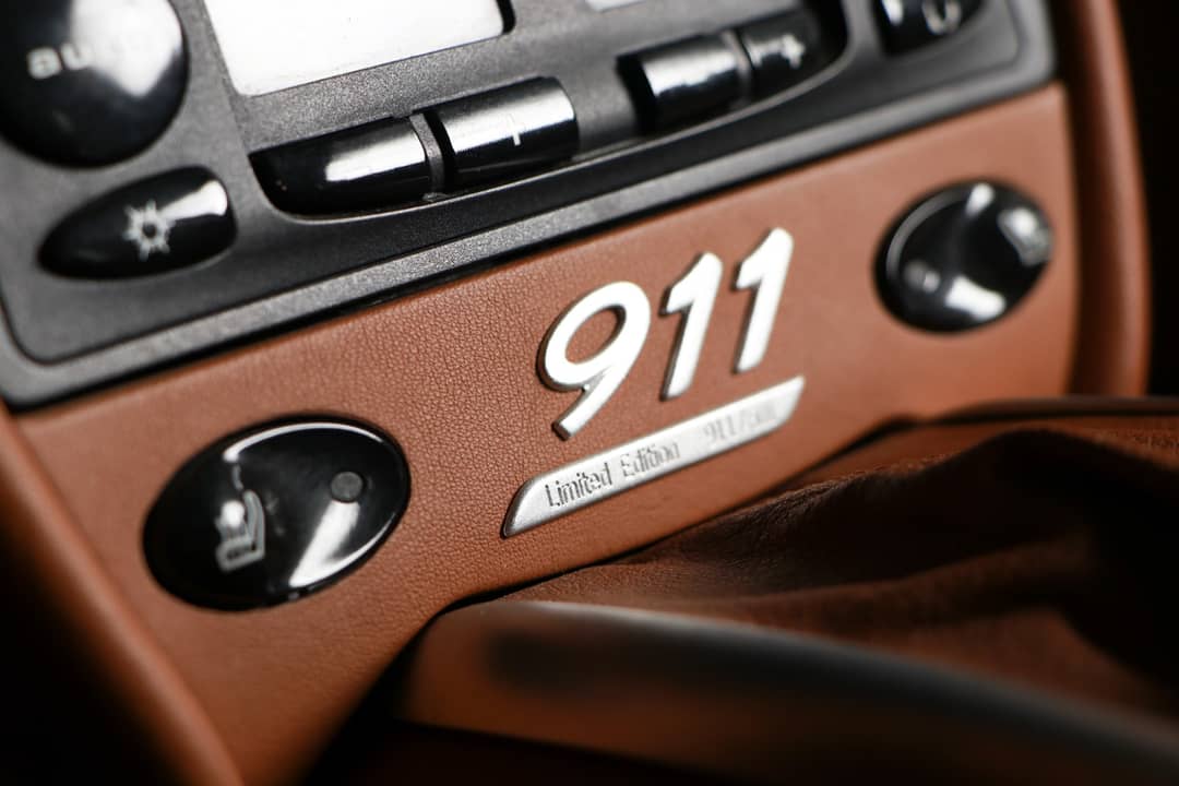2000 Porsche 911 Carrera 4 Millennium — photo 24