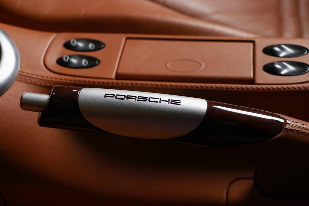 2000 Porsche 911 Carrera 4 Millennium — photo 28