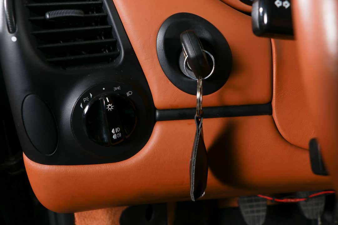 2000 Porsche 911 Carrera 4 Millennium — photo 30