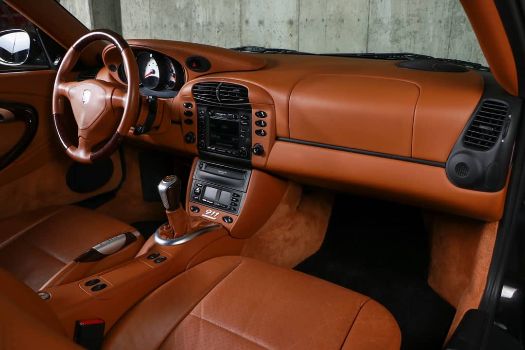 2000 Porsche 911 Carrera 4 Millennium — photo 31
