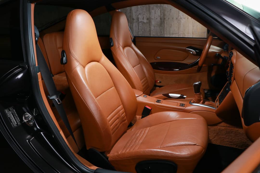 2000 Porsche 911 Carrera 4 Millennium — photo 32