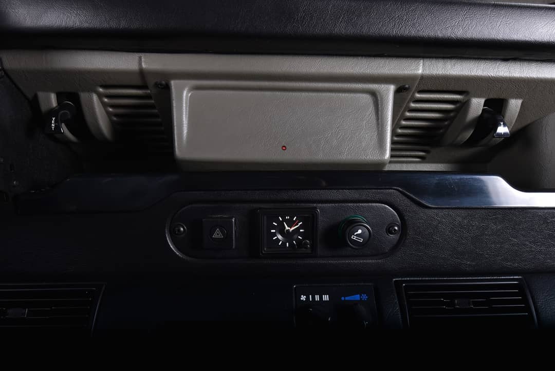 1997 Land Rover Defender 90 — photo 40