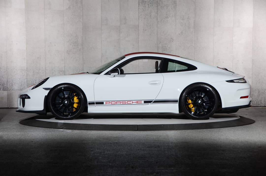 2016 Porsche 911 R — photo 21