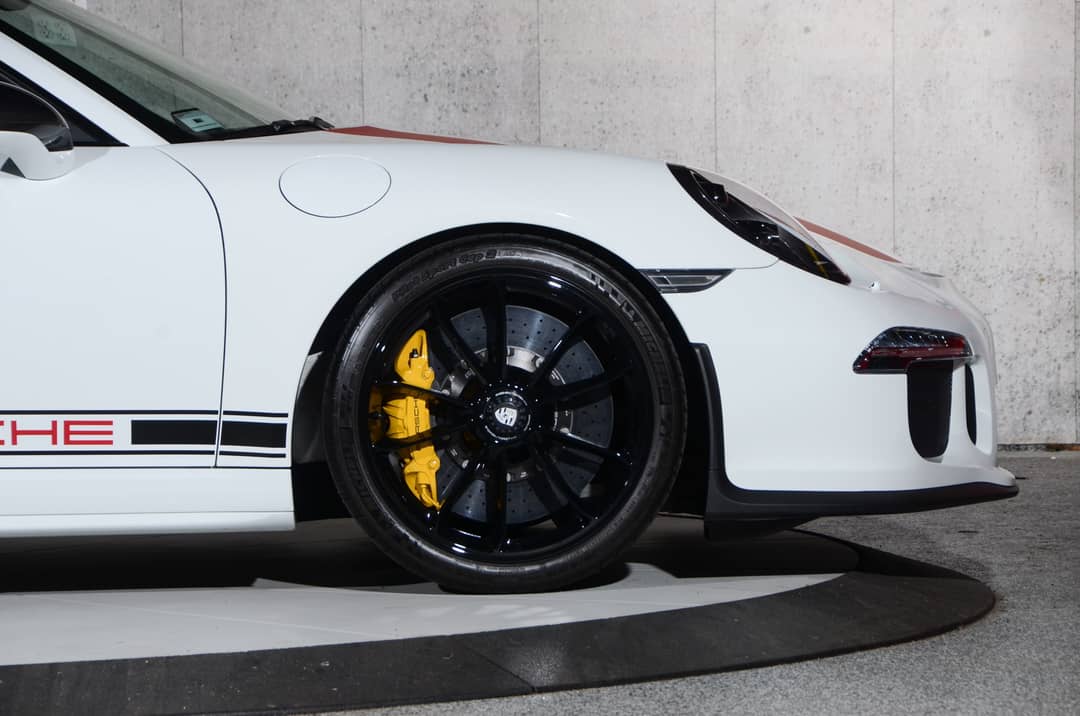 2016 Porsche 911 R — photo 34
