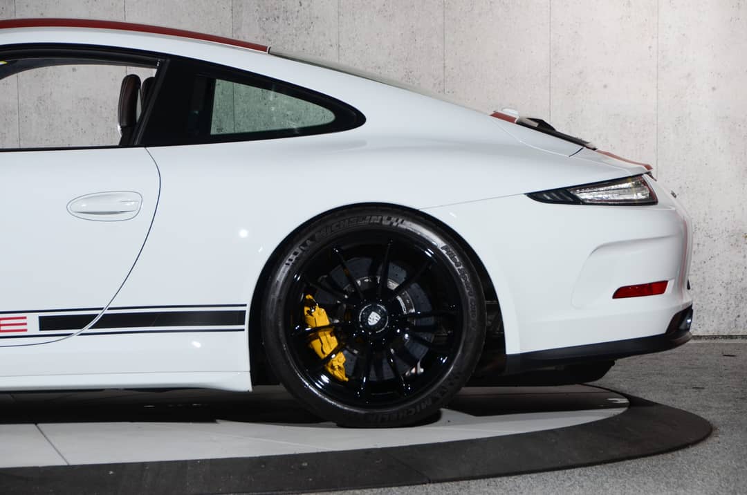 2016 Porsche 911 R — photo 37