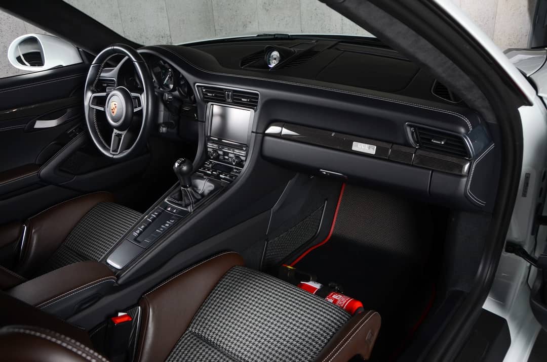 2016 Porsche 911 R — photo 59