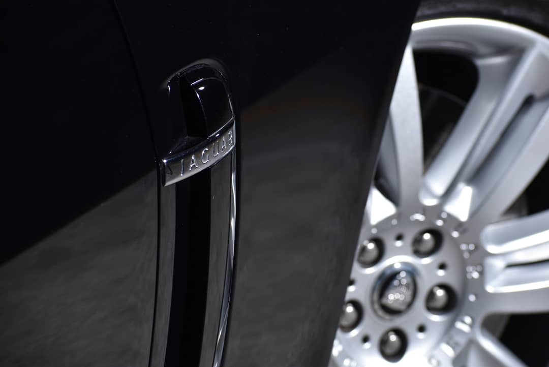 2010 Jaguar XKR — photo 11