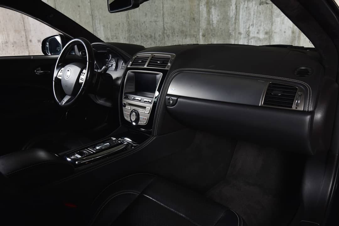 2010 Jaguar XKR — photo 27