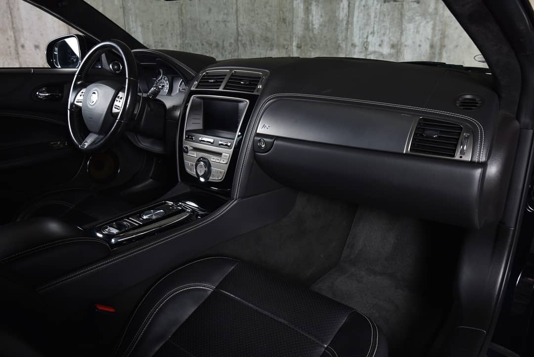 2010 Jaguar XKR — photo 31