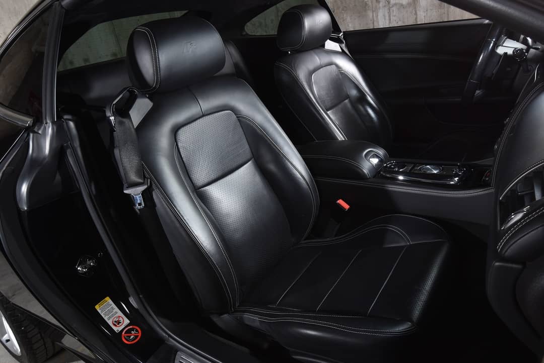 2010 Jaguar XKR — photo 32