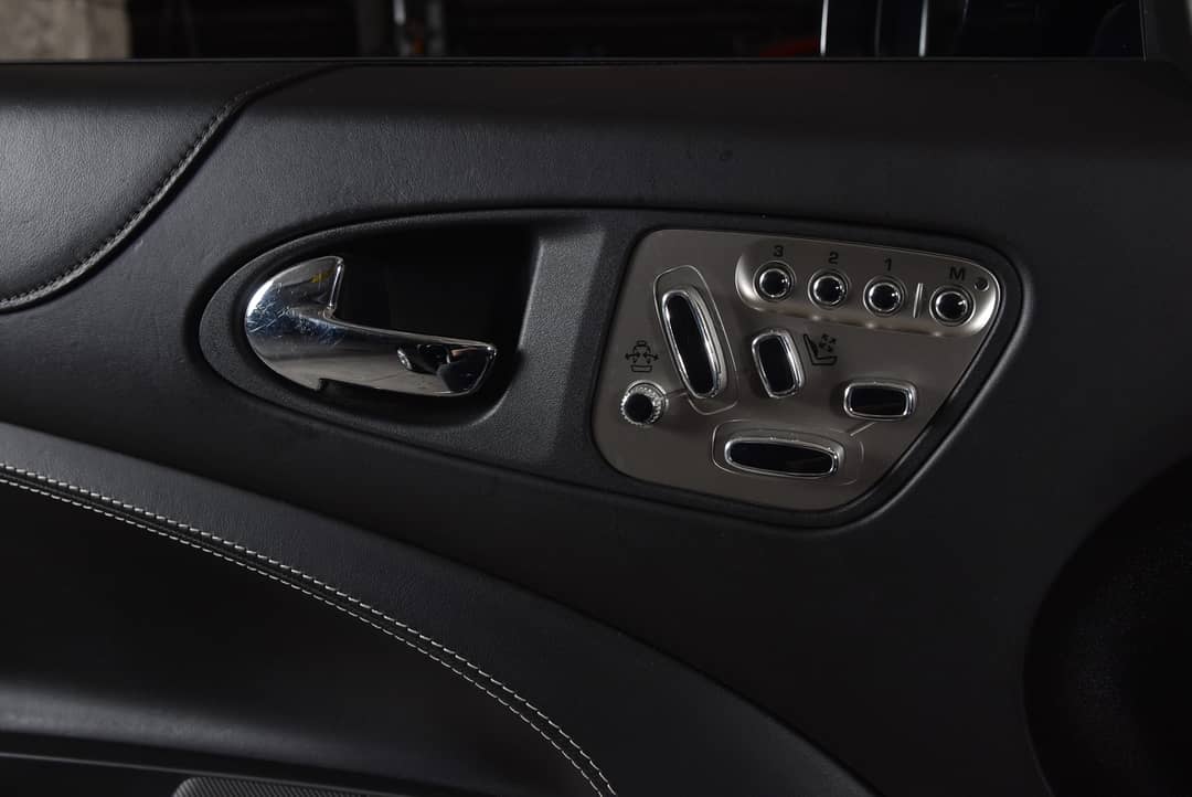 2010 Jaguar XKR — photo 33