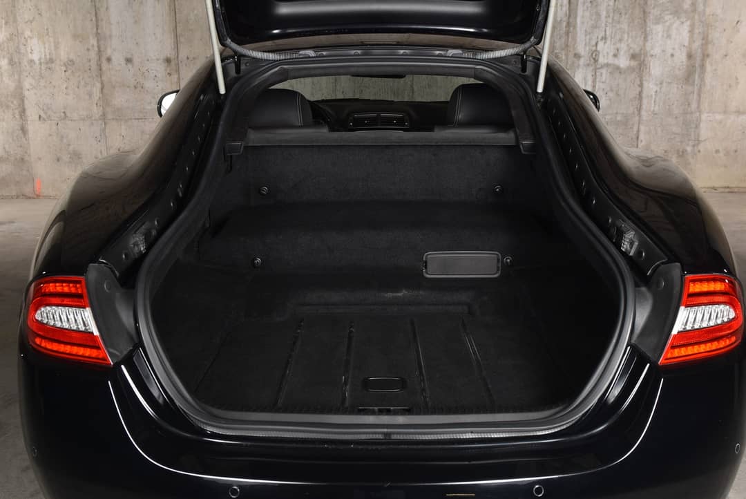 2010 Jaguar XKR — photo 36