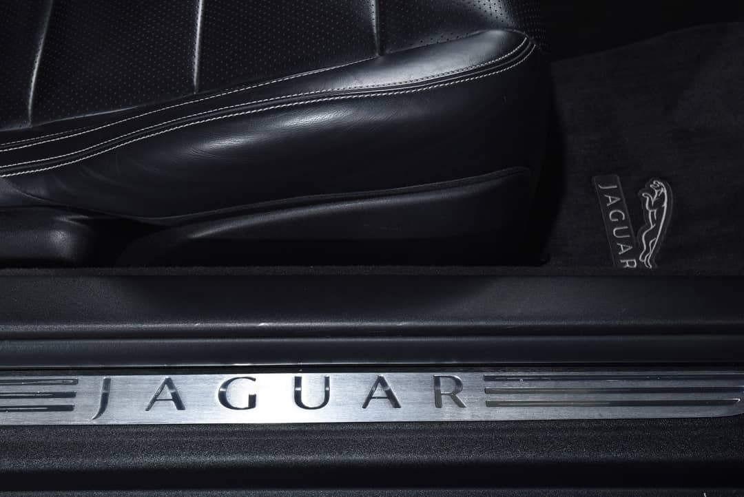 2010 Jaguar XKR — photo 37
