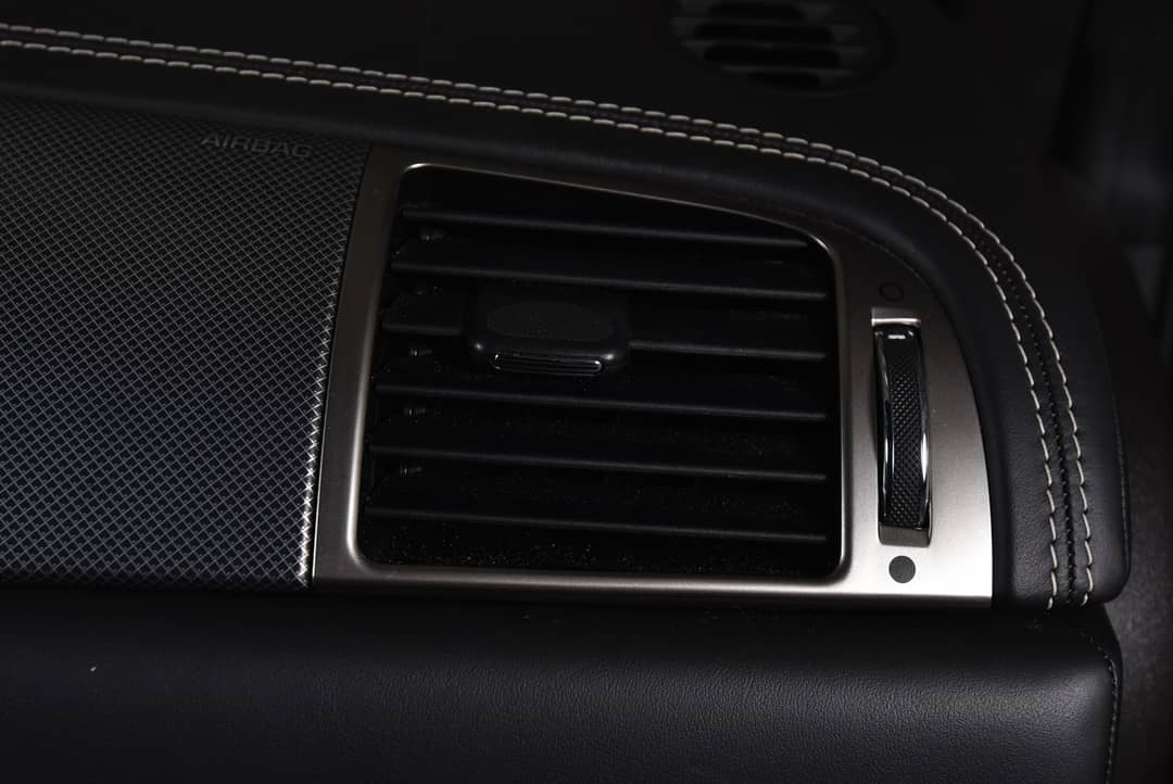 2010 Jaguar XKR — photo 38