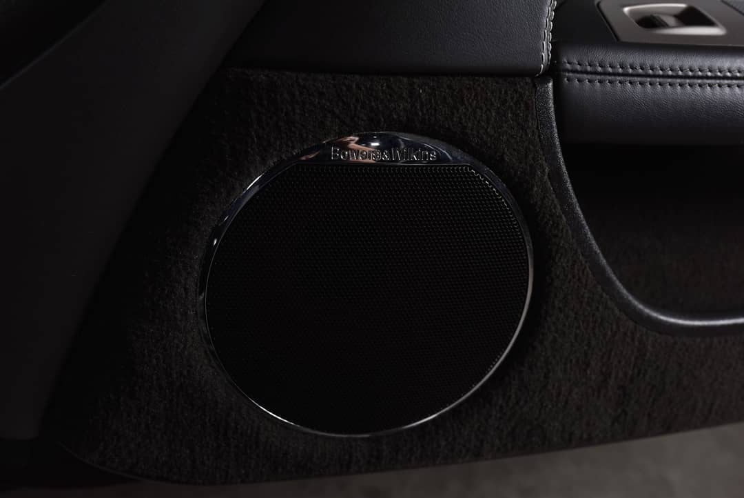 2010 Jaguar XKR — photo 40