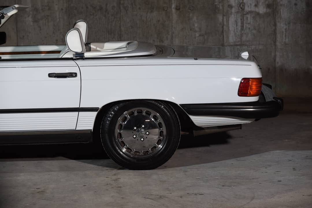 1988 Mercedes-Benz 560-Class 560 SL — photo 17
