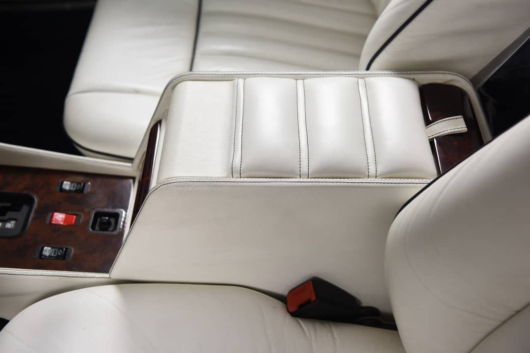 1988 Mercedes-Benz 560-Class 560 SL — photo 32