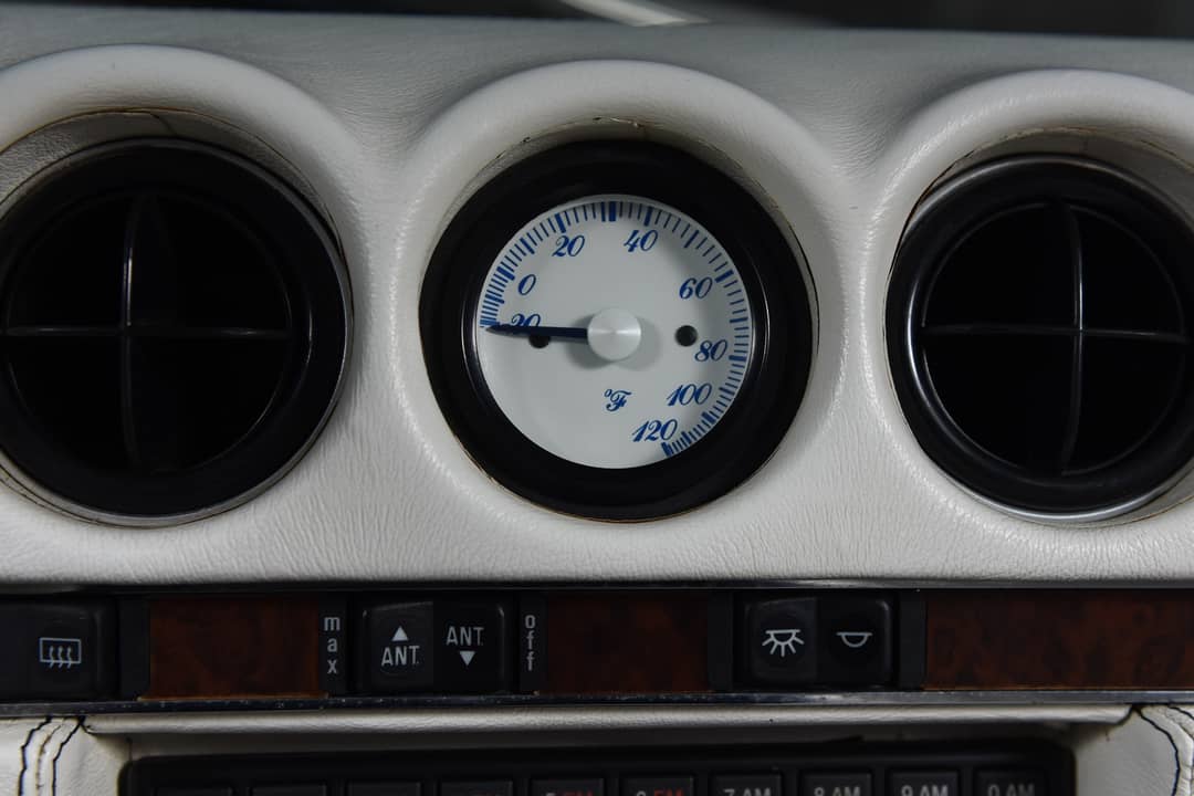 1988 Mercedes-Benz 560-Class 560 SL — photo 44