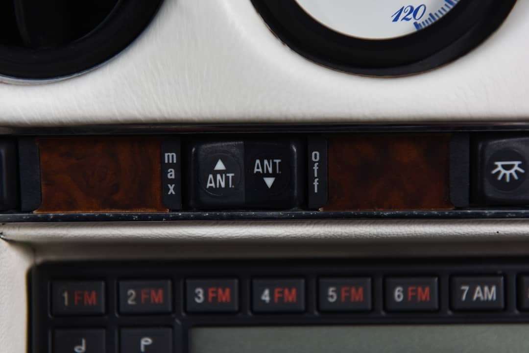 1988 Mercedes-Benz 560-Class 560 SL — photo 45