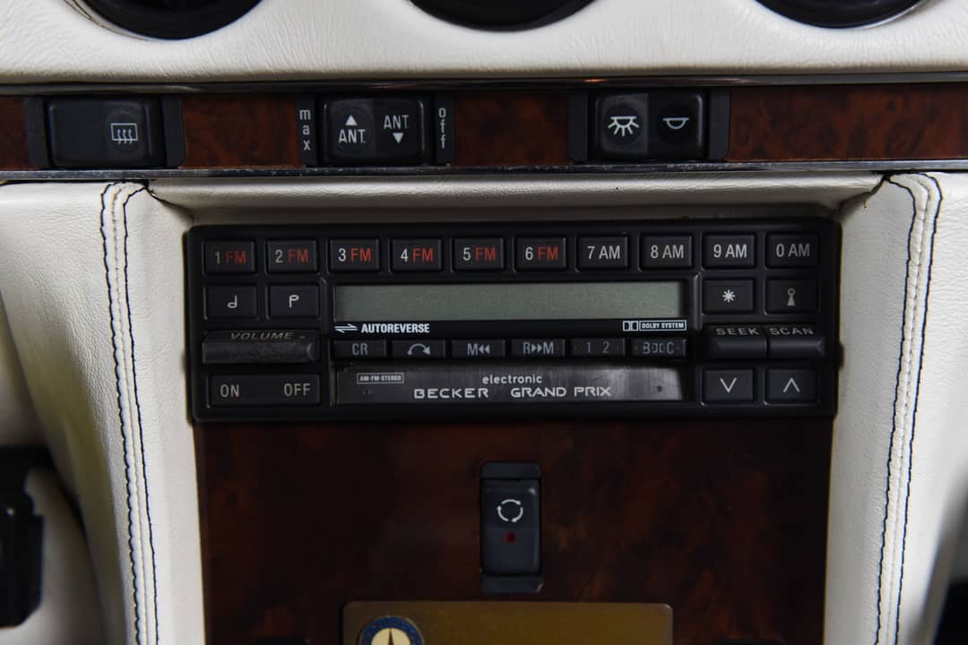 1988 Mercedes-Benz 560-Class 560 SL — photo 46