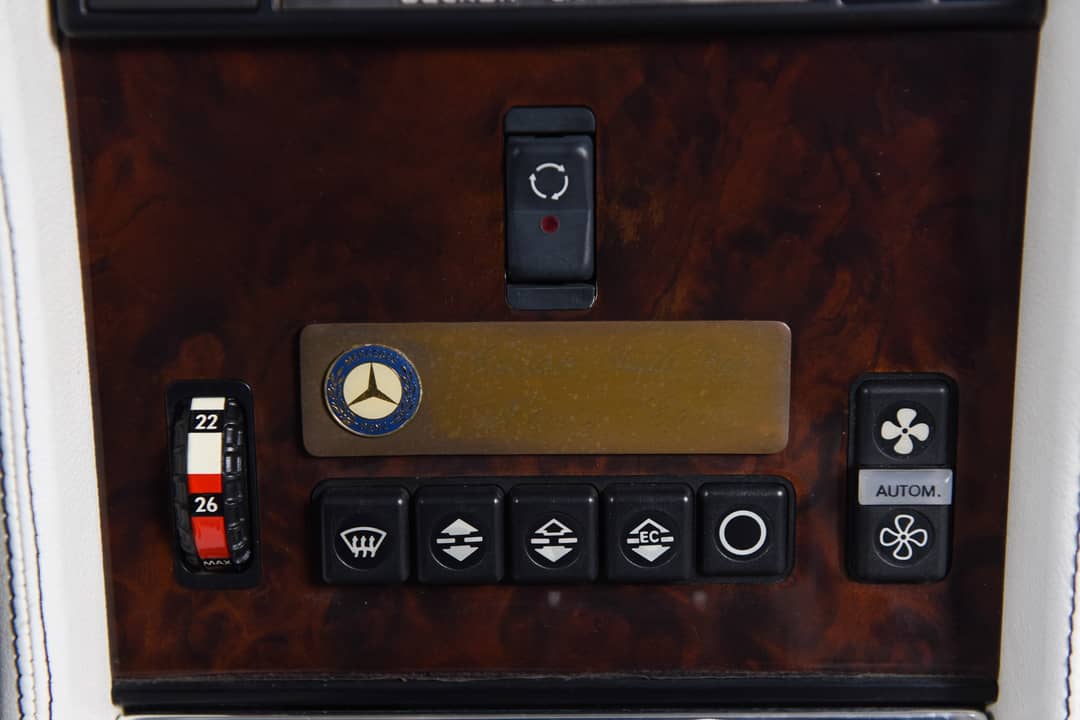 1988 Mercedes-Benz 560-Class 560 SL — photo 49