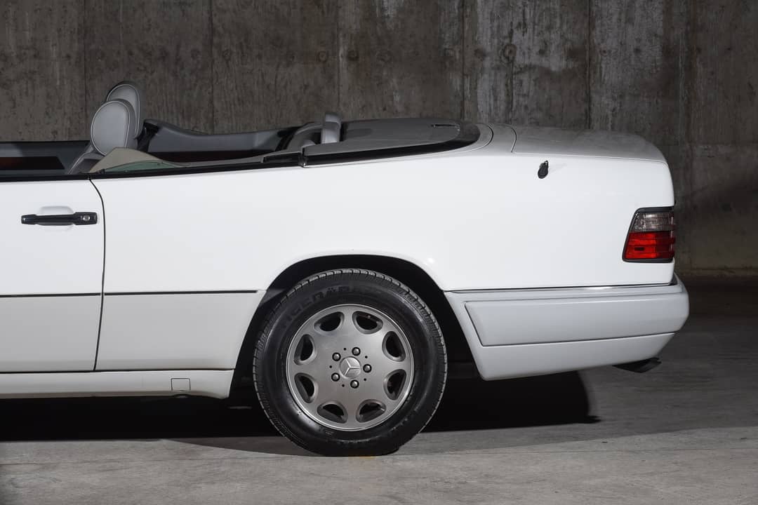 1995 Mercedes-Benz E-Class E 320 Convertible — photo 40