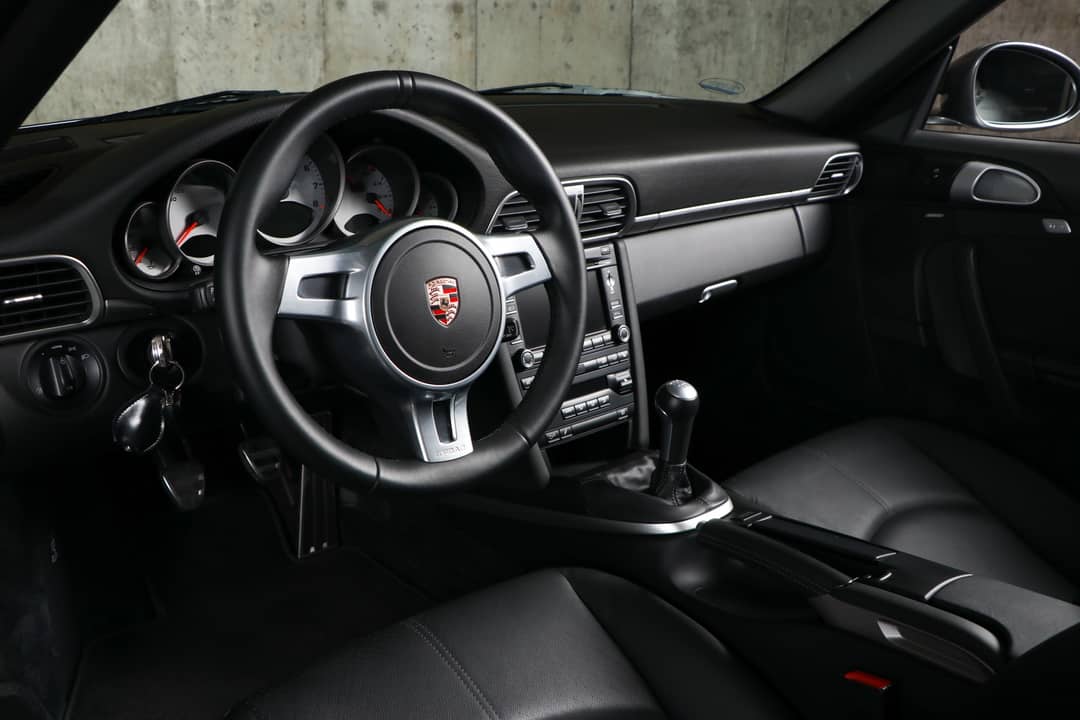 2010 Porsche 911 Carrera 4S — photo 28