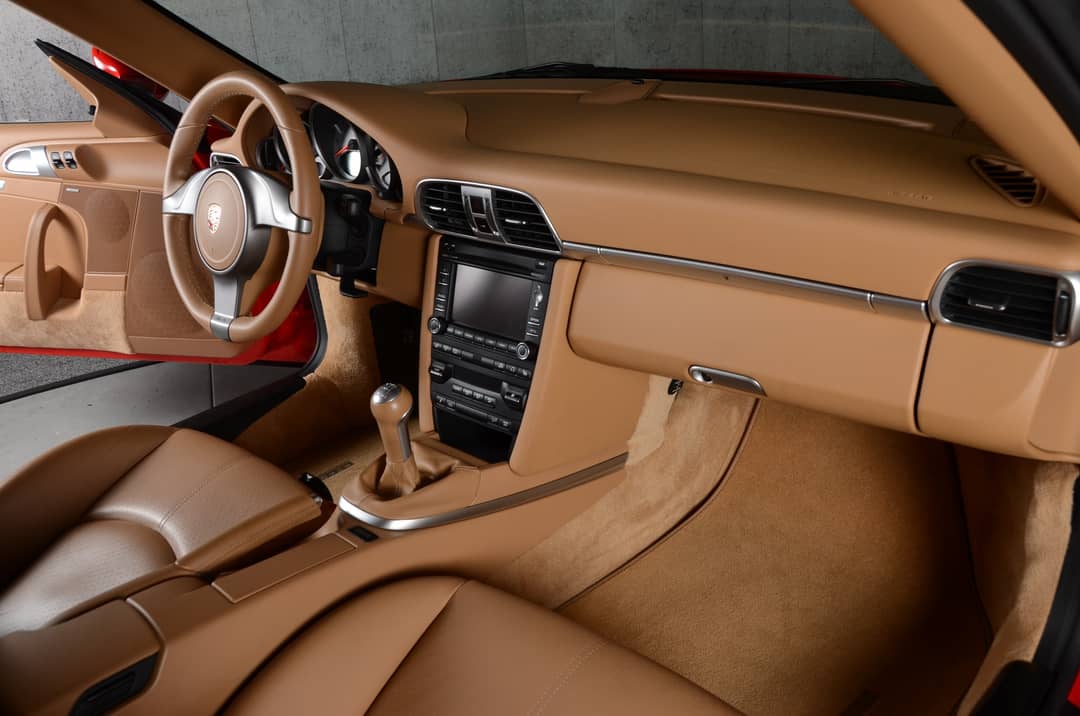 2010 Porsche 911 Carrera 4S — photo 27