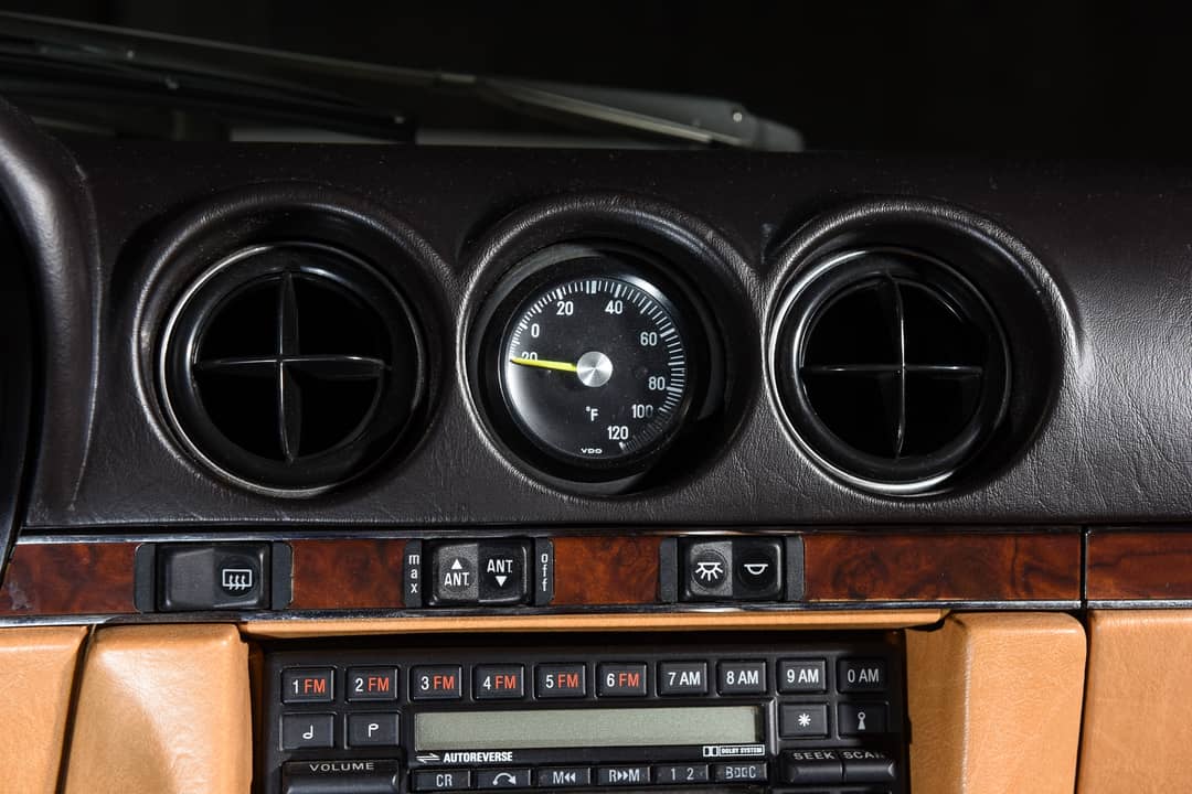 1988 Mercedes-Benz 560-Class 560 SL — photo 17