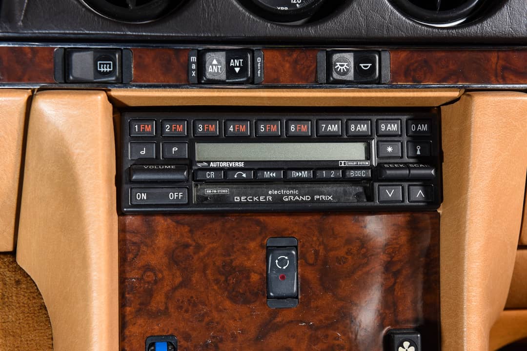 1988 Mercedes-Benz 560-Class 560 SL — photo 18