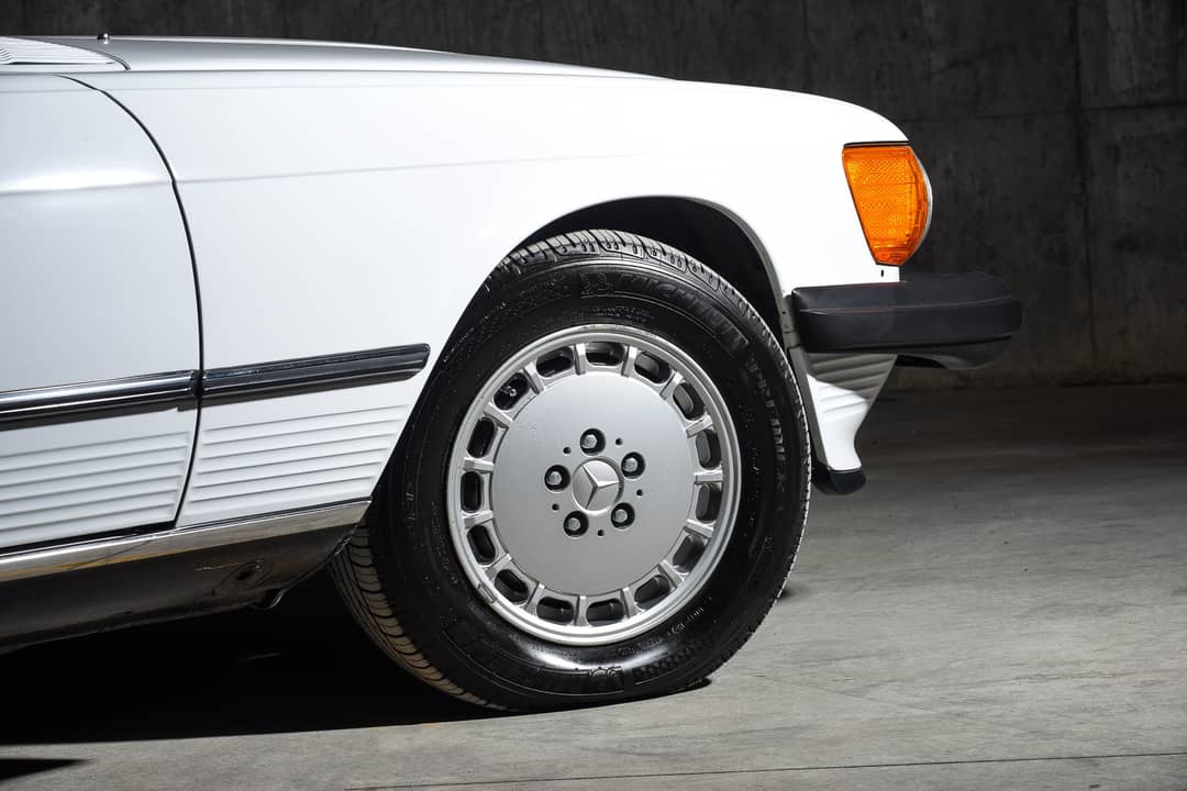 1988 Mercedes-Benz 560-Class 560 SL — photo 38